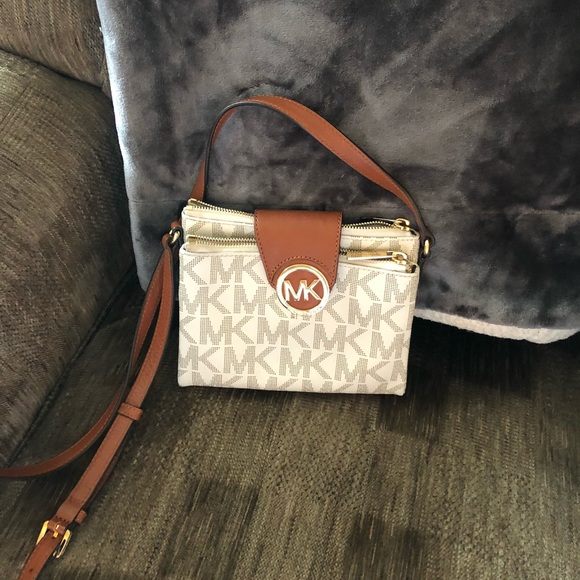 Michael Kors Crossbody Purse - Picture 1 of 2